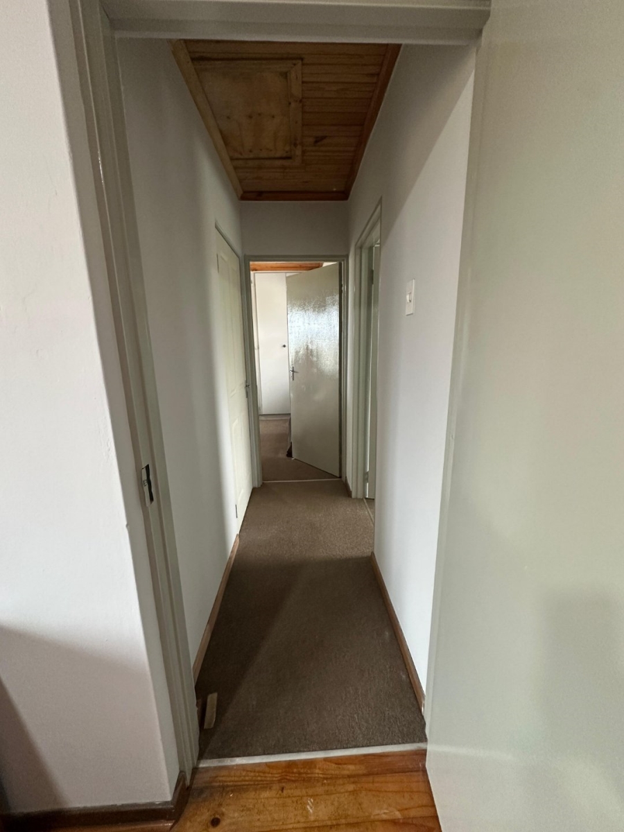 To Let  Bedroom Property for Rent in Wavecrest Eastern Cape
